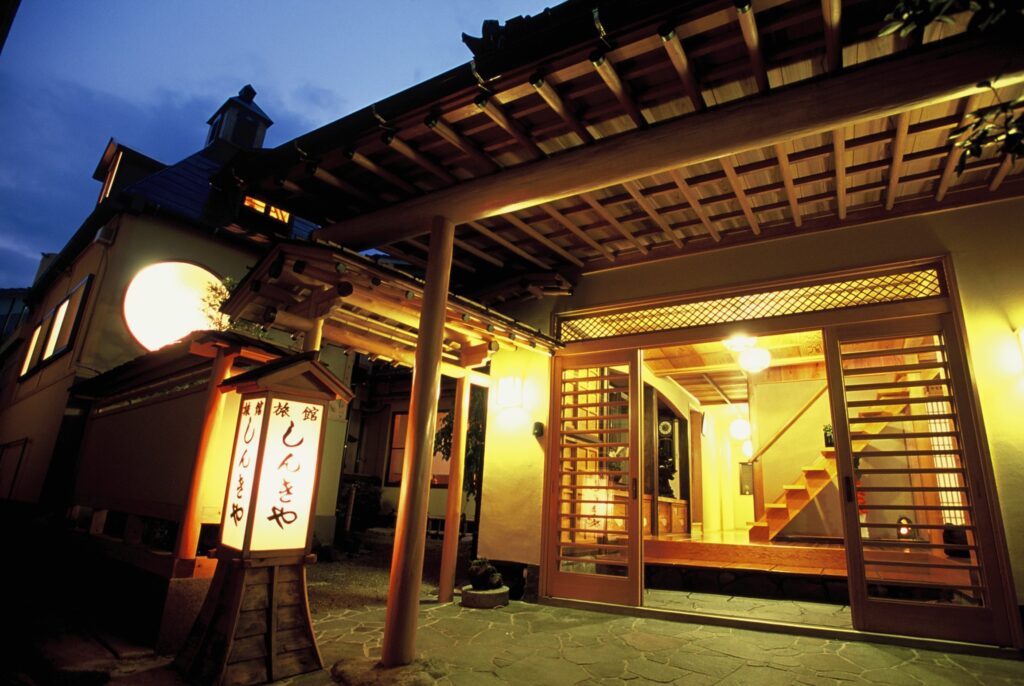 湯煙ただよう和の宿 しんきや旅館