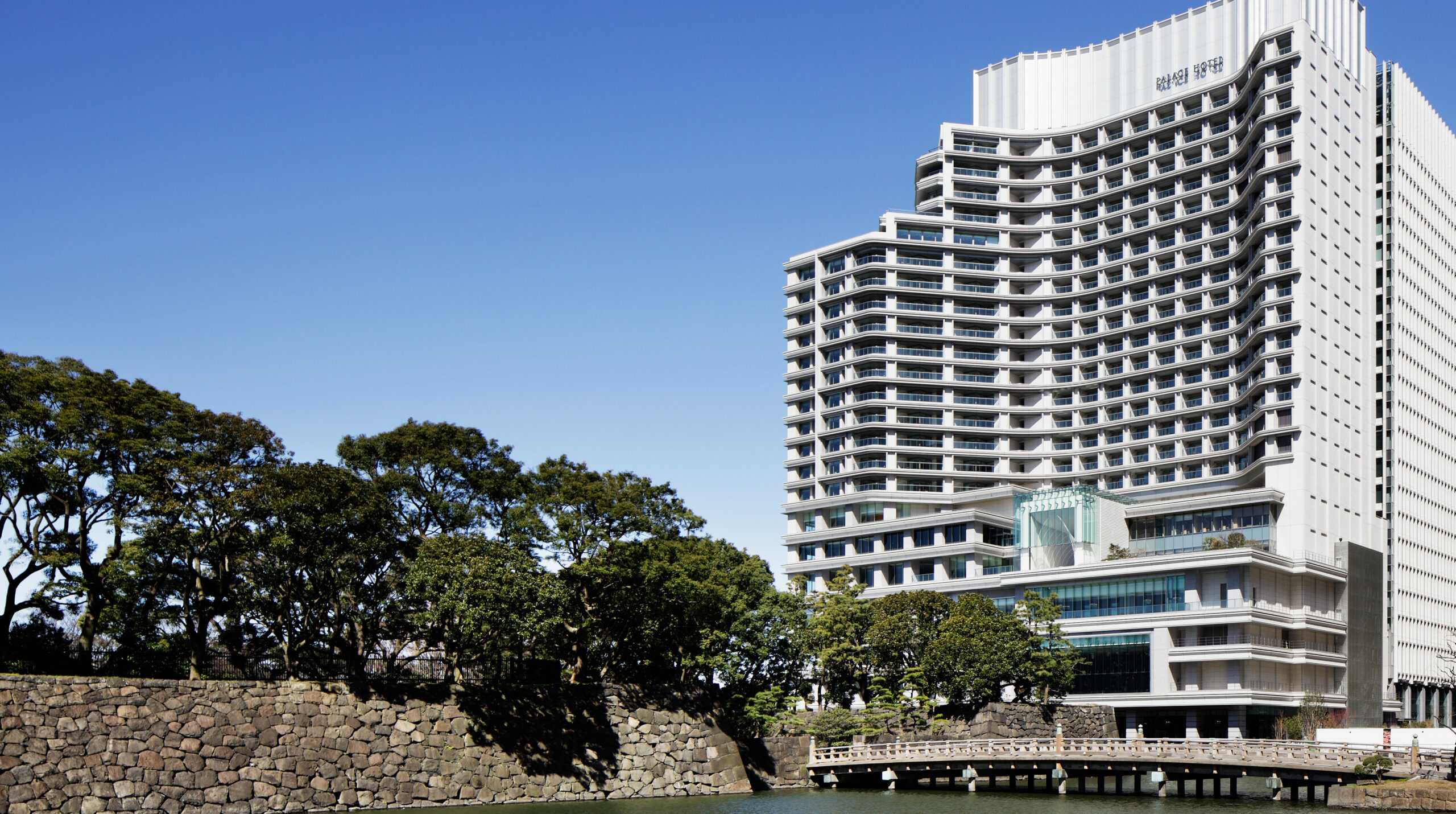 パレスホテル東京 皇居のお濠を望む外観