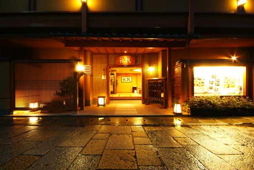 嵐山温泉 彩四季の宿 花筏 渡月橋のたもとの宿