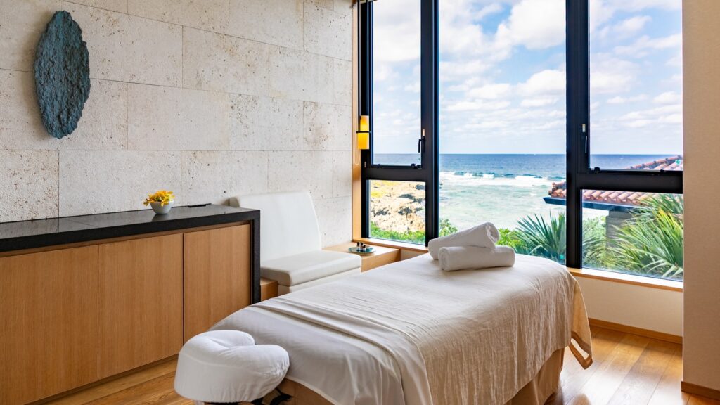 ハイアット リージェンシー 瀬良垣アイランド 沖縄の「スパはなり」の海を望むトリートメントルーム