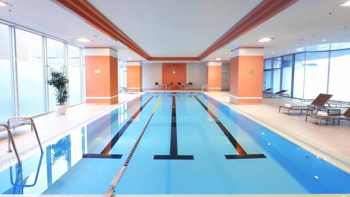 ヒルトン大阪の屋内温水プール
