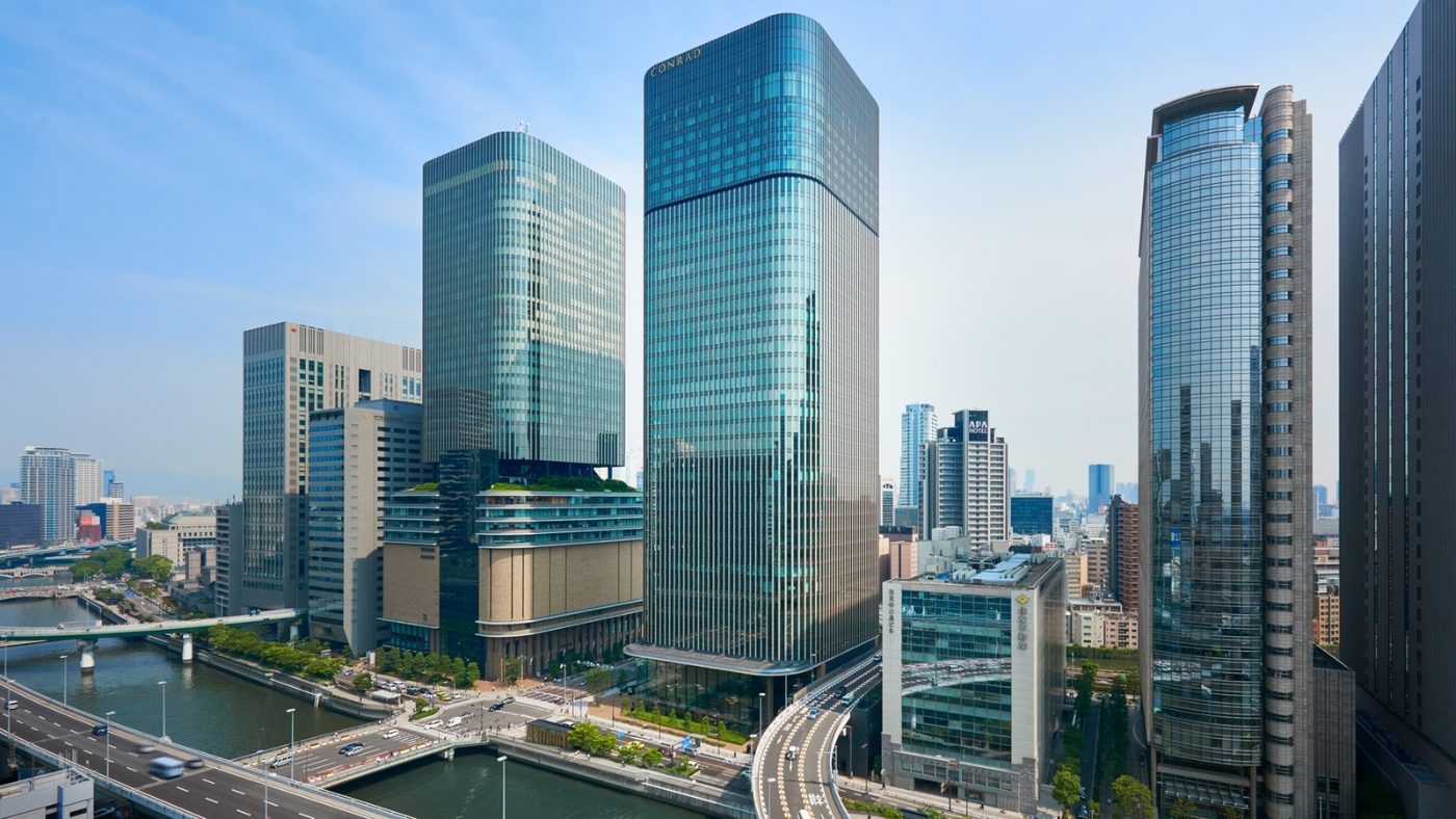 中之島に建つコンラッド大阪の外観
