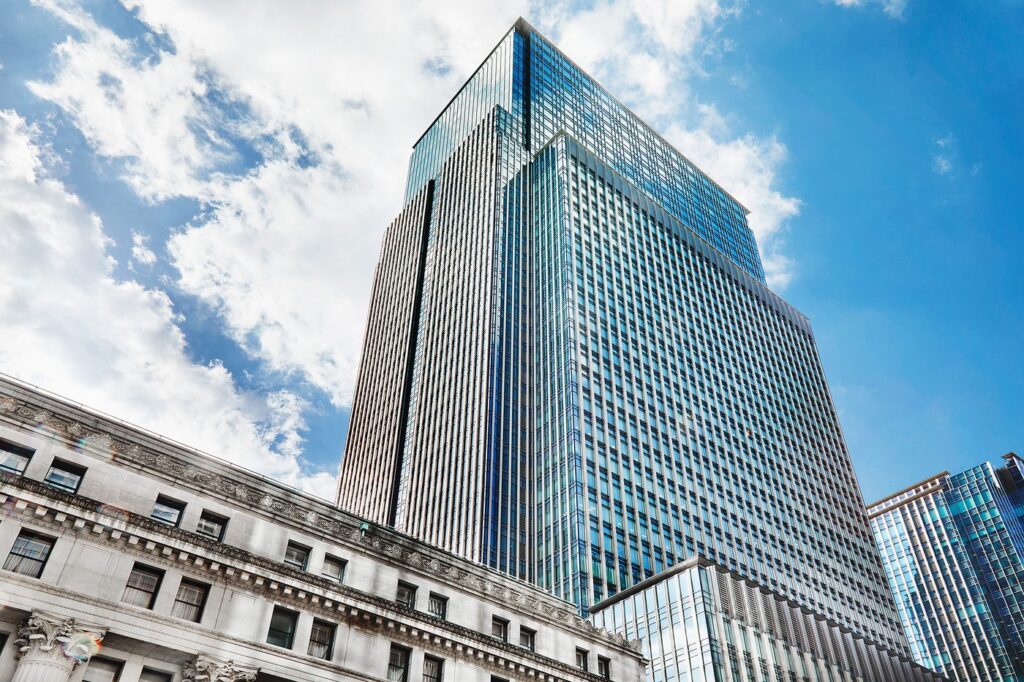 日本橋三井タワーの上層階にあるマンダリン オリエンタル 東京の外観