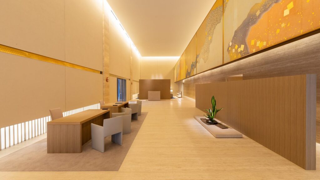 フォーブス4つ星のThe Okura Heritage Wing Tokyoのロビー