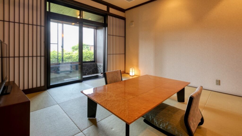 由布院温泉 東匠庵 本邸の和室「菜の花」