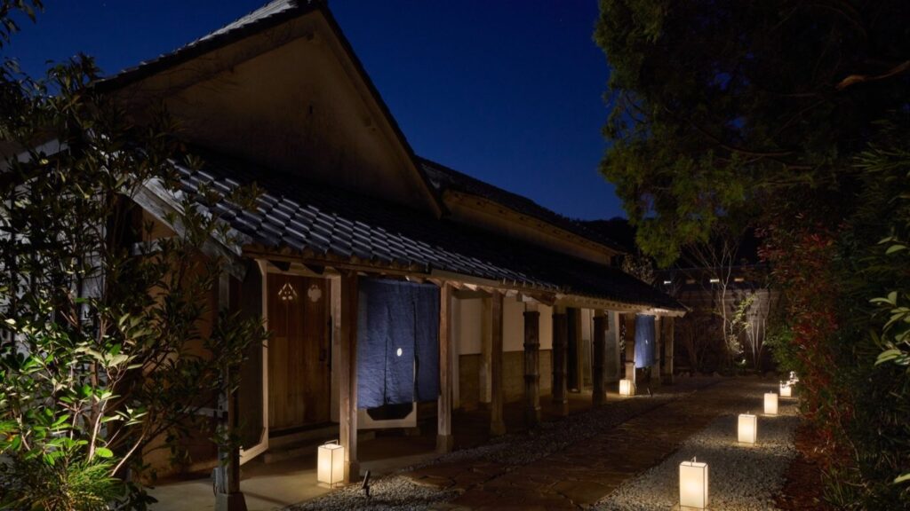 LOQUAT西伊豆の蔵の外観（夜）