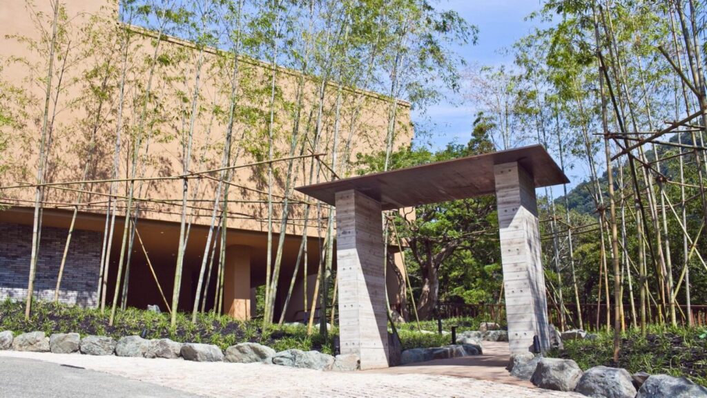 金乃竹 塔ノ澤(箱根・塔ノ沢)の竹林に囲まれたエントランス
