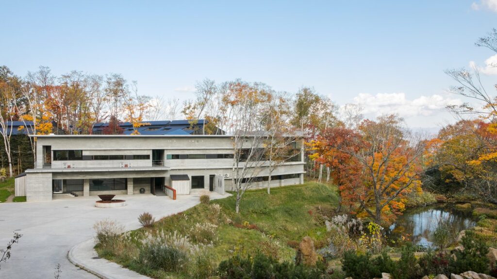 坐忘林（倶知安町・ニセコ花園）の紅葉の外観