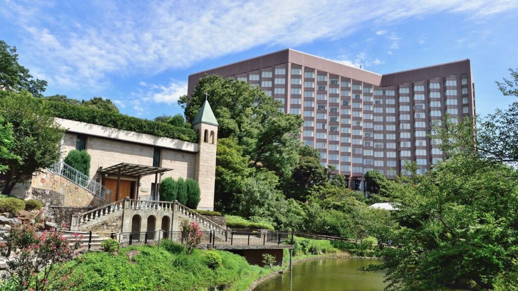 ホテル椿山荘東京(文京区)の庭園とホテル棟の外観