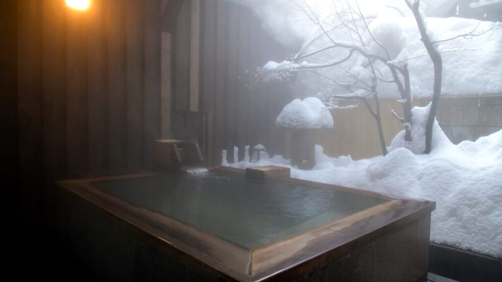 翠山亭倶楽部定山渓の雪見の客室露天風呂