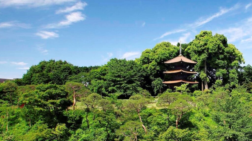 ホテル椿山荘東京の庭園と三重塔