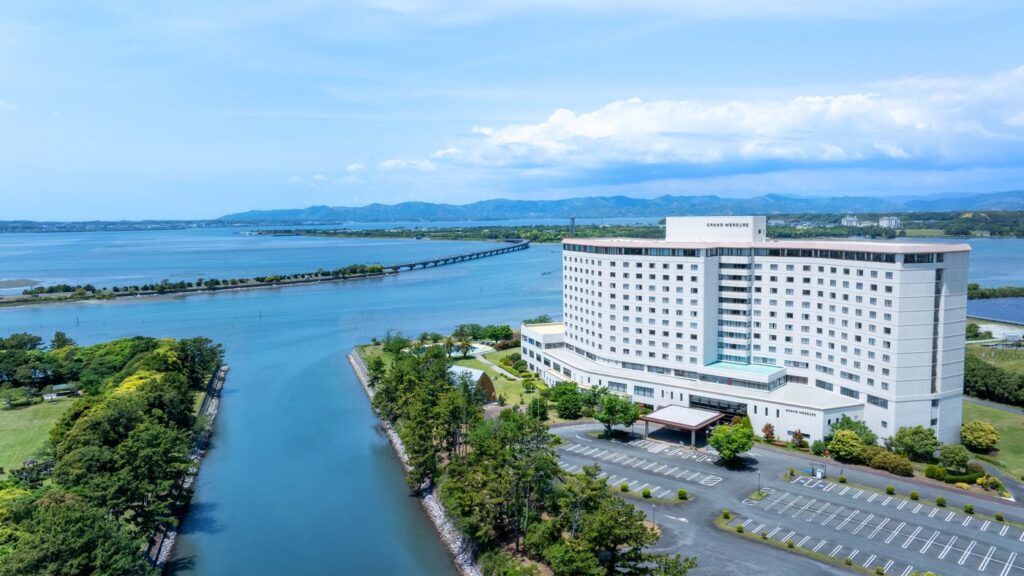 浜名湖のほとりに建つグランドメルキュール浜名湖リゾート&スパ