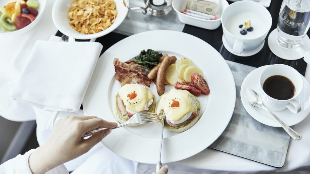 セントレジス大阪の朝食のエッグベネディクト