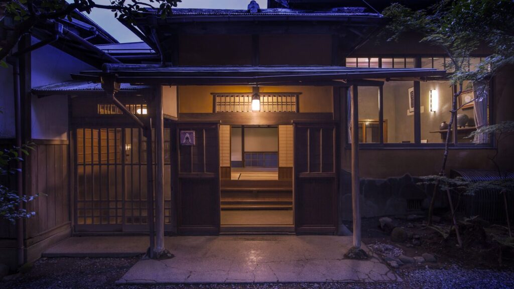 強羅環翠楼の玄関